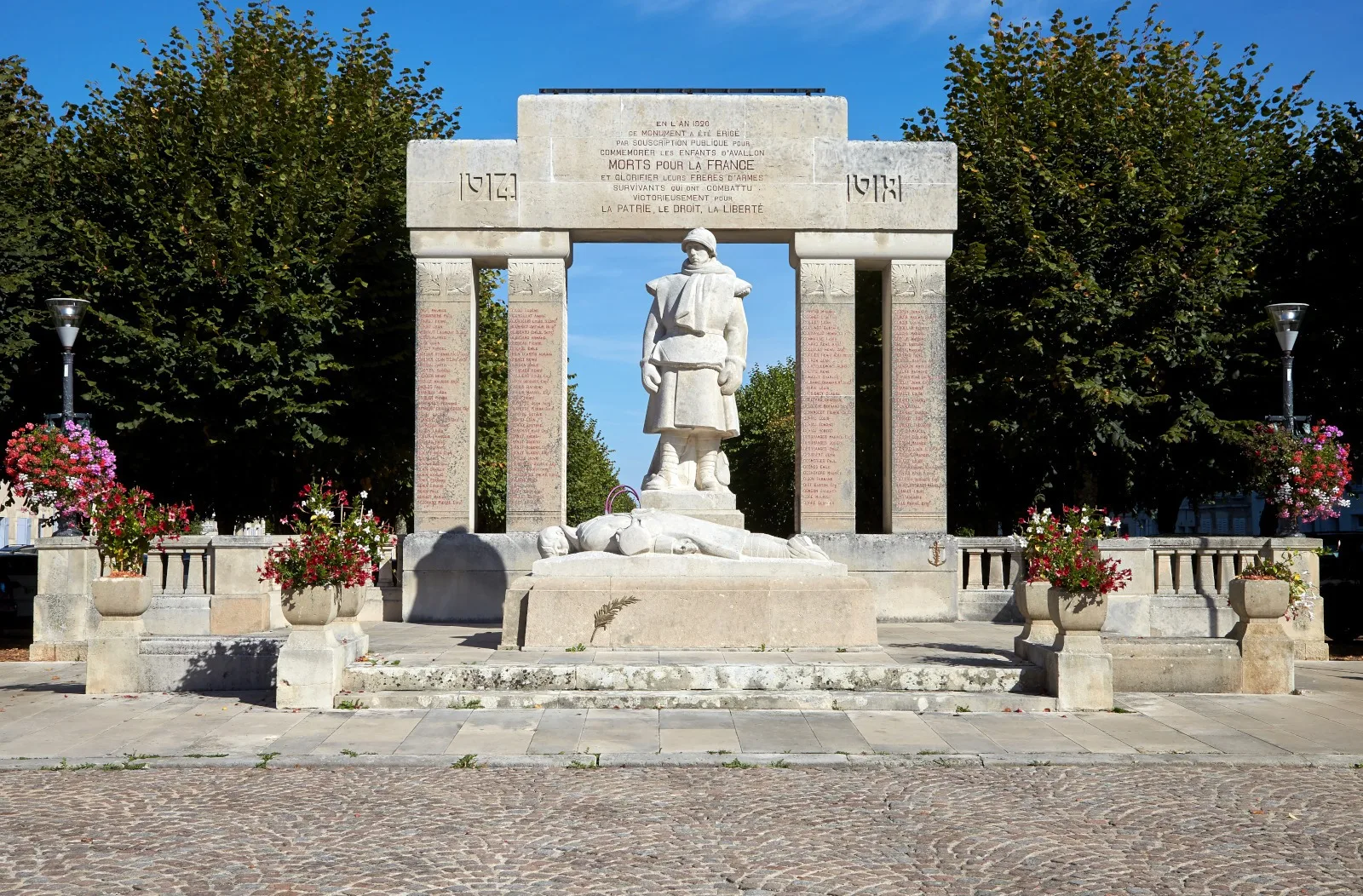 Monument aux morts Avallon, Yonne